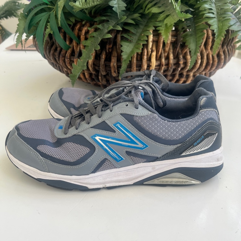 New Balance 1540v3 shoes Mens 11 Grey Blue FLAWS!!